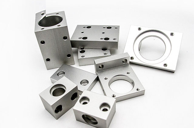 臥式cnc加工中心有什么優(yōu)點？怎么安裝臥式cnc加工中心？