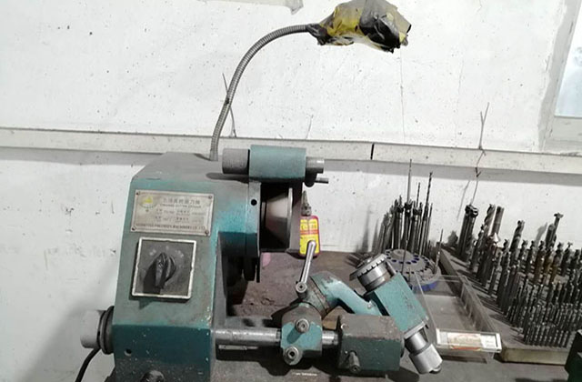 銑床加工中心銑床周末保養作業范圍？